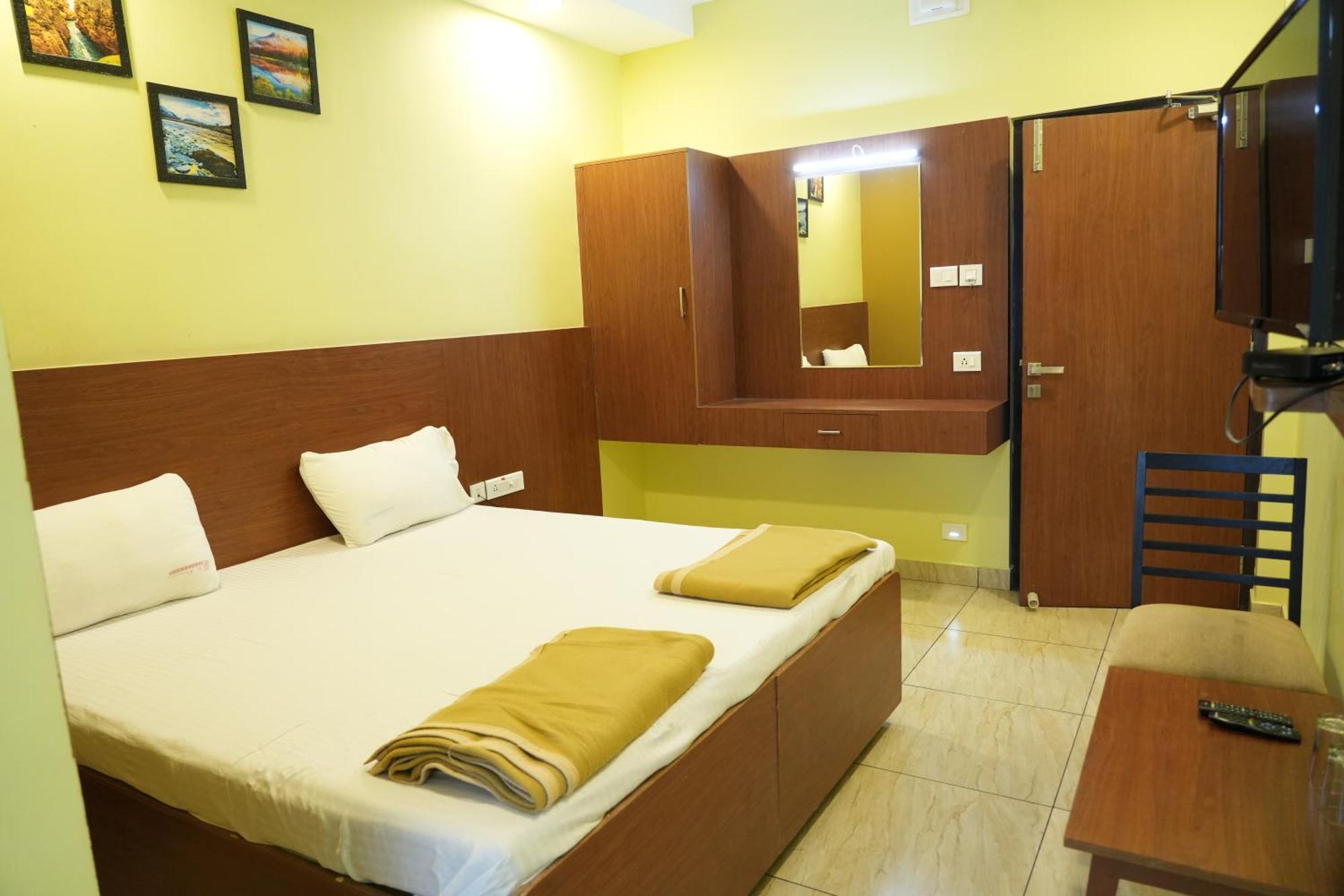 Hotel Sri Krishnan Residency Pollāchi Exterior foto
